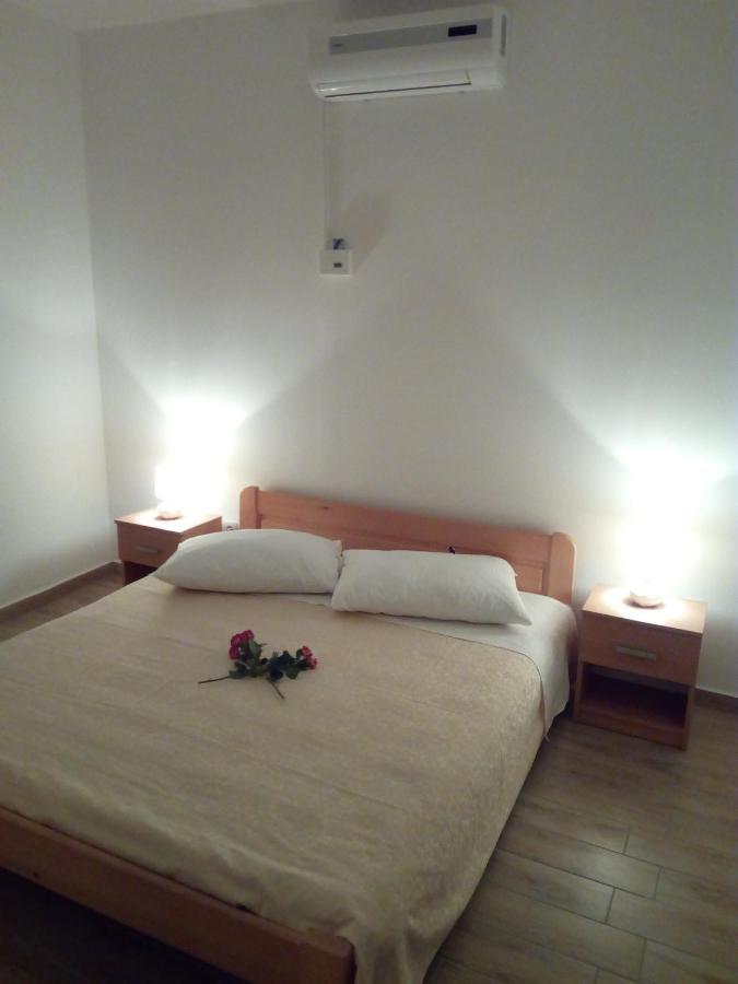 Apartment On The Beach Lokva Rogoznica Ngoại thất bức ảnh