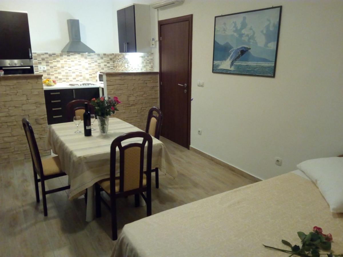 Apartment On The Beach Lokva Rogoznica Ngoại thất bức ảnh