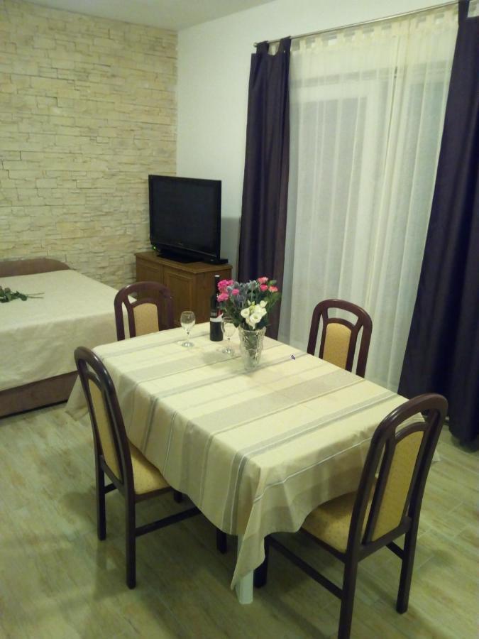 Apartment On The Beach Lokva Rogoznica Ngoại thất bức ảnh