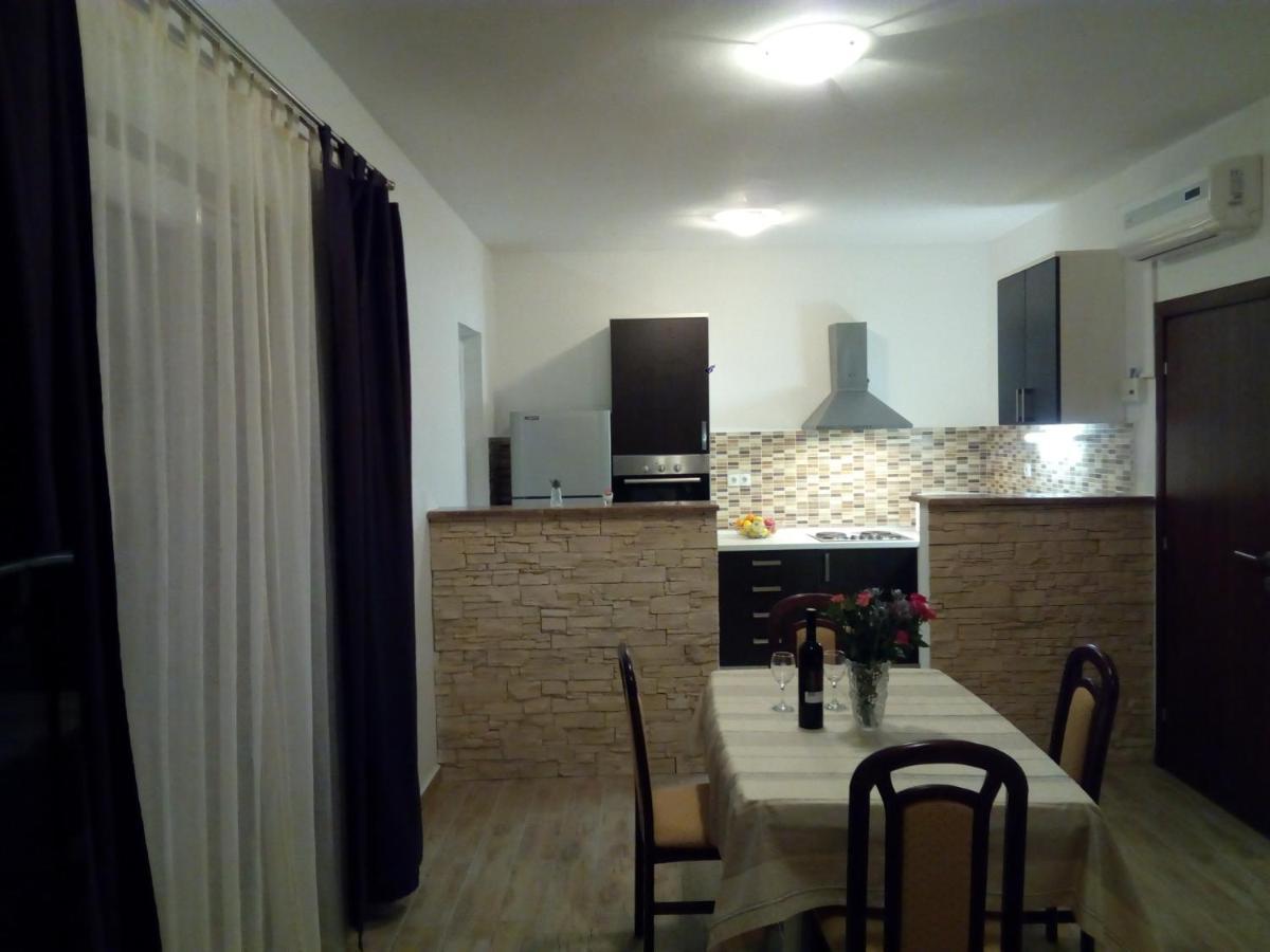 Apartment On The Beach Lokva Rogoznica Ngoại thất bức ảnh