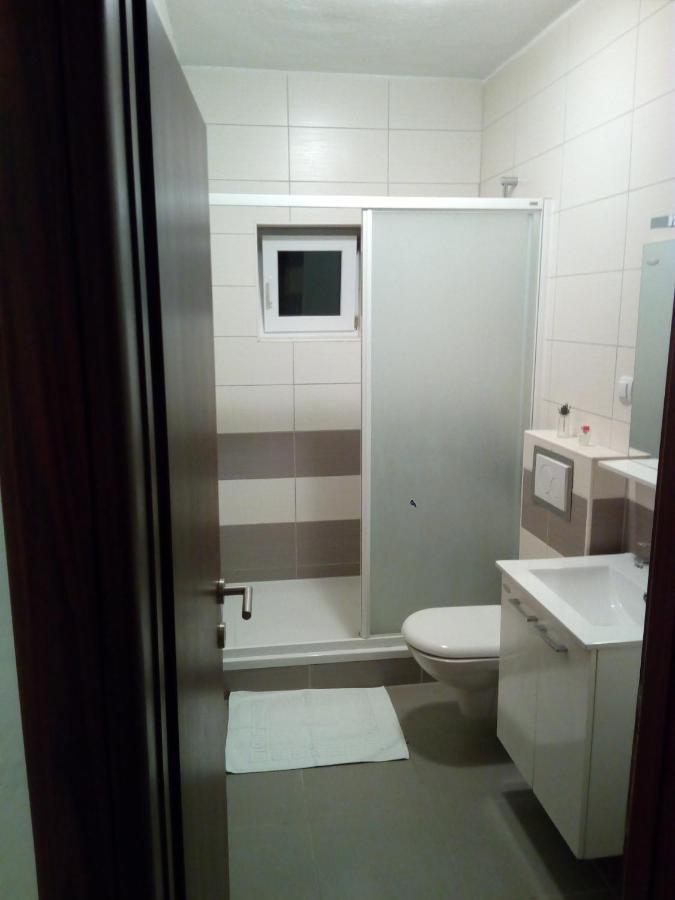 Apartment On The Beach Lokva Rogoznica Ngoại thất bức ảnh