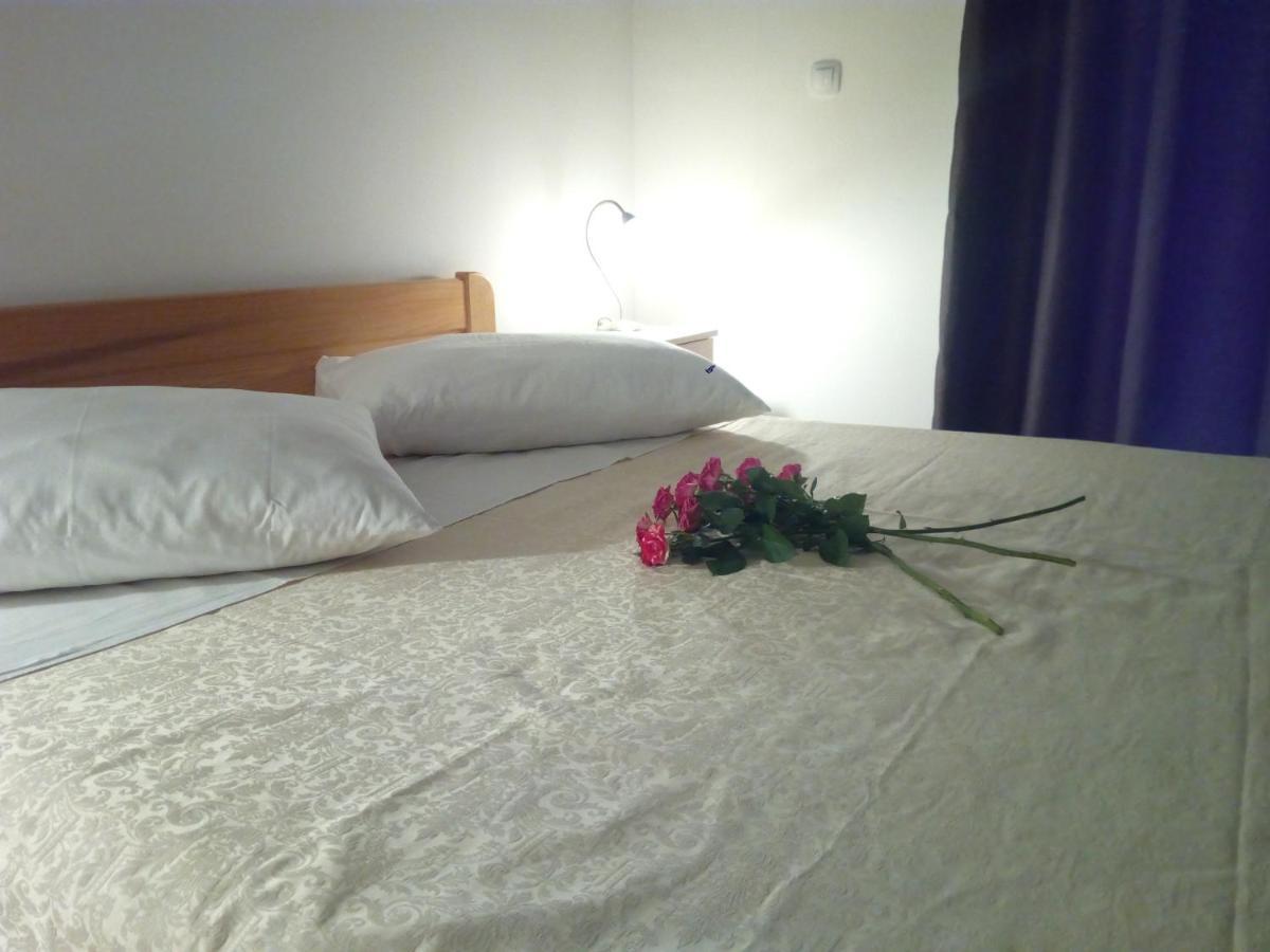 Apartment On The Beach Lokva Rogoznica Ngoại thất bức ảnh